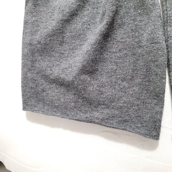$5 CLEARANCE * Billabong cropped gray leggings - Size Medium - Picture 5 of 7